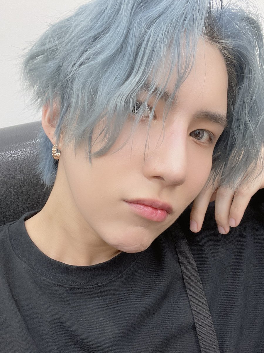 AceChoiceTurkey's tweet photo. @official_ACE7 [Tr/210531] 

"[#ACE_WOW] 🤖 

Mayısın son günü
Yakında haziran olacak Choice 
Haziran için birazcık heyecanlıyım 
Yeni bir ay olduğu için mi? 

#☺️ㅔ이스 #초이스 #CH🔥ICE #ACE" 

Cr:acetranslation https://t.co/fzu3qYYD6e