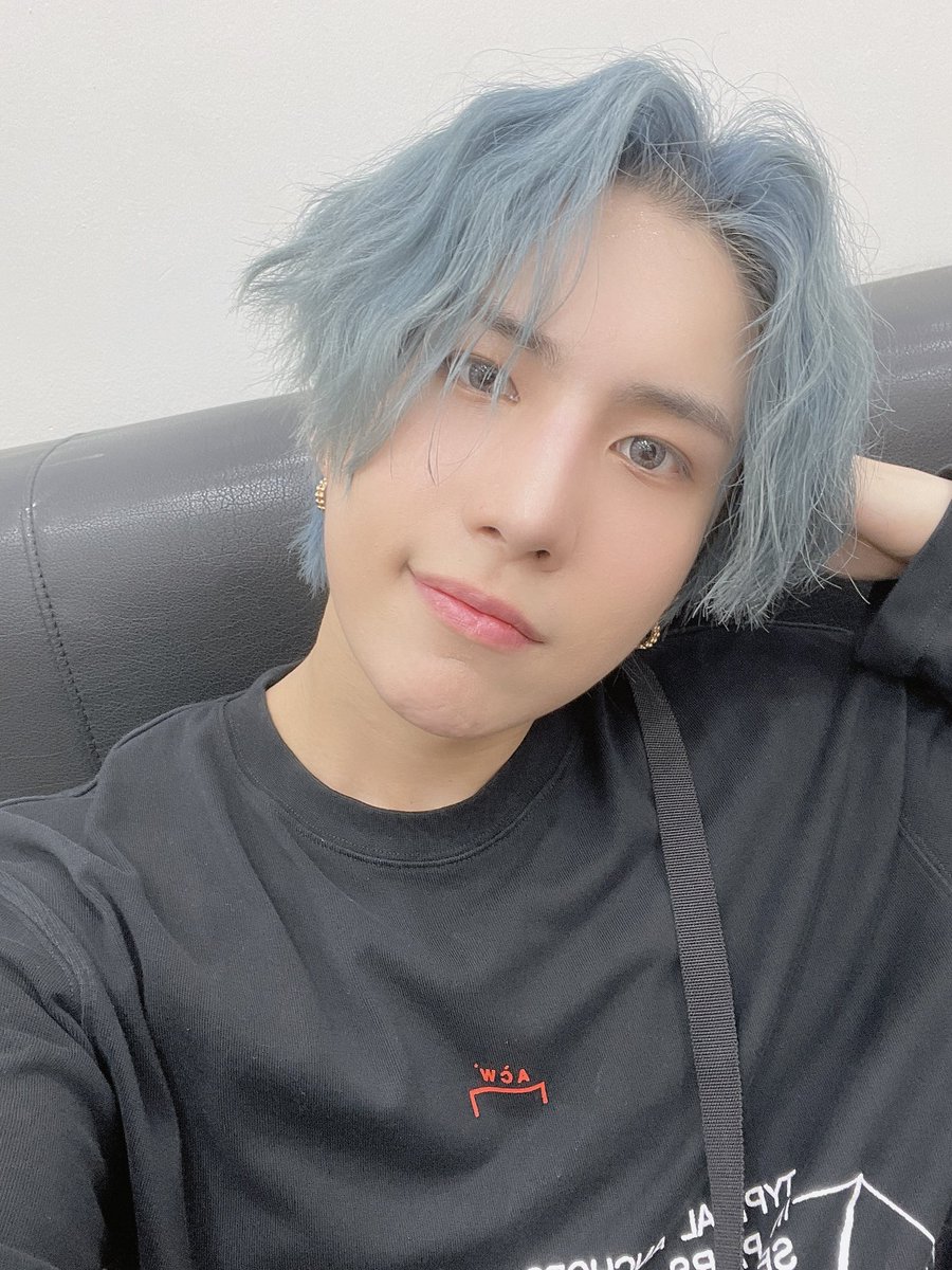 AceChoiceTurkey's tweet photo. @official_ACE7 [Tr/210531] 

"[#ACE_WOW] 🤖 

Mayısın son günü
Yakında haziran olacak Choice 
Haziran için birazcık heyecanlıyım 
Yeni bir ay olduğu için mi? 

#☺️ㅔ이스 #초이스 #CH🔥ICE #ACE" 

Cr:acetranslation https://t.co/fzu3qYYD6e