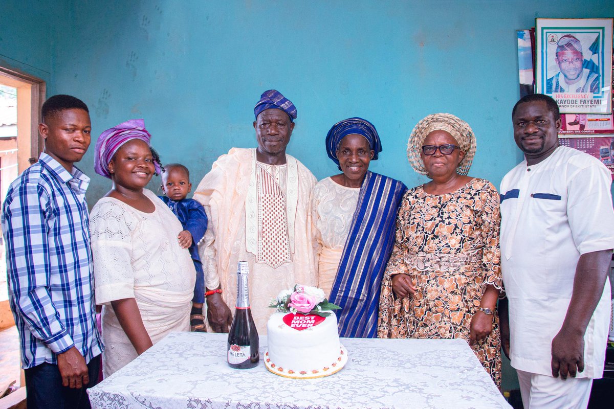 PrincessDame3's tweet photo. Excerpt from my precious mother's birthday party https://t.co/JLQmSU4Qpu