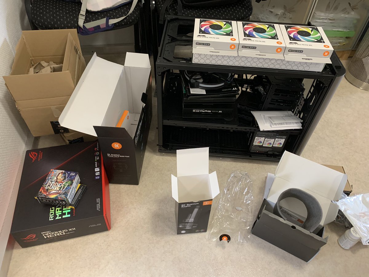 oliveritter239's tweet photo. Started building the new PC this weekend… https://t.co/UzrePbvTId