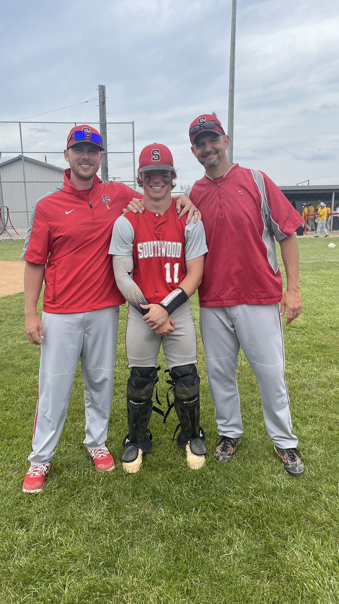 e_lloyd1's tweet photo. #SHSbaseball #knightbaseball #catcherissoadorable https://t.co/vvt0SfjAE2