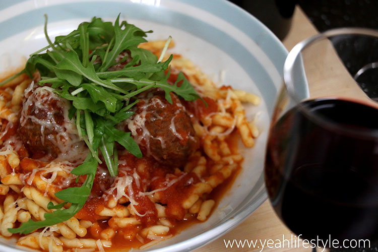 Here is a delicious meatball #recipe for you to try at #home for your whole #family paired with Les Jamelles Grenache Noir #wine : 

👉https://www.yeahlifestyle.com/review-recipe-les-jamelles-grenache-noir-paired-with-meatball-pasta/👈 [ad-gifted] @WineSearcher
