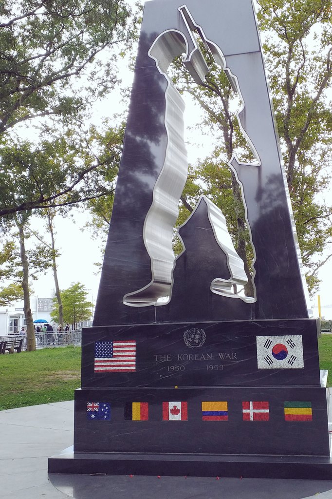KamalAnwarCT's tweet photo. Happy #MemorialDay
Little known fact of 🇺🇲🇳🇴 relations - Norway contributed to the #KoreaWar force through #NORMASH in 1951-54.
As noted at the memorial in Battery Park in southern Manhattan 🗽 https://t.co/8SOOIz5cXv