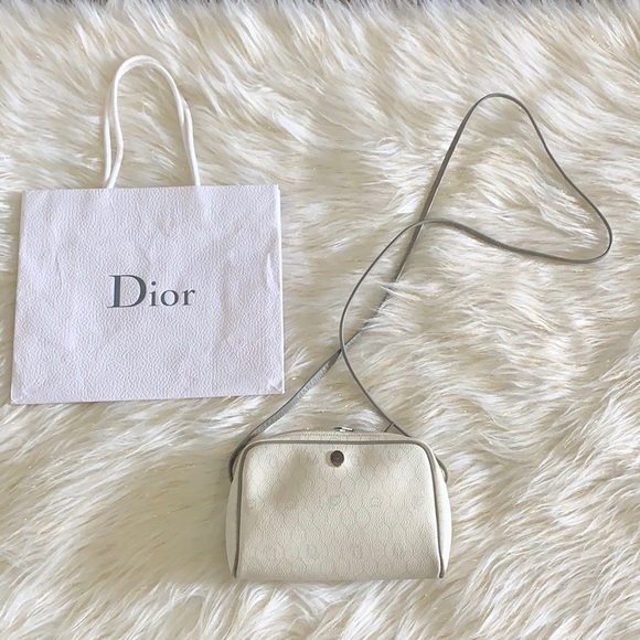 jess_0827's tweet photo. So good I had to share! Check out all the items I'm loving on @Poshmarkapp #poshmark #fashion #style #shopmycloset #aeropostale #classiquesentier #dior: https://t.co/EJvStE5D80 https://t.co/28pGOysSqK