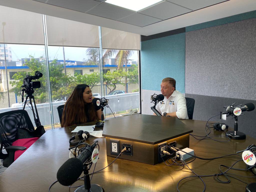 PacoGutierrezD1's tweet photo. Esta mañana tuve la invitación de participar en entrevista con Adriana Muñoz en @MasLatina965! 

Agradezco a Más latina por el seguimiento durante toda mi campaña y en especial a Adriana, una periodista brillante y capaz, que siempre nos recibió con mucho gusto! ✌🏼 https://t.co/zk7bo4s6wl