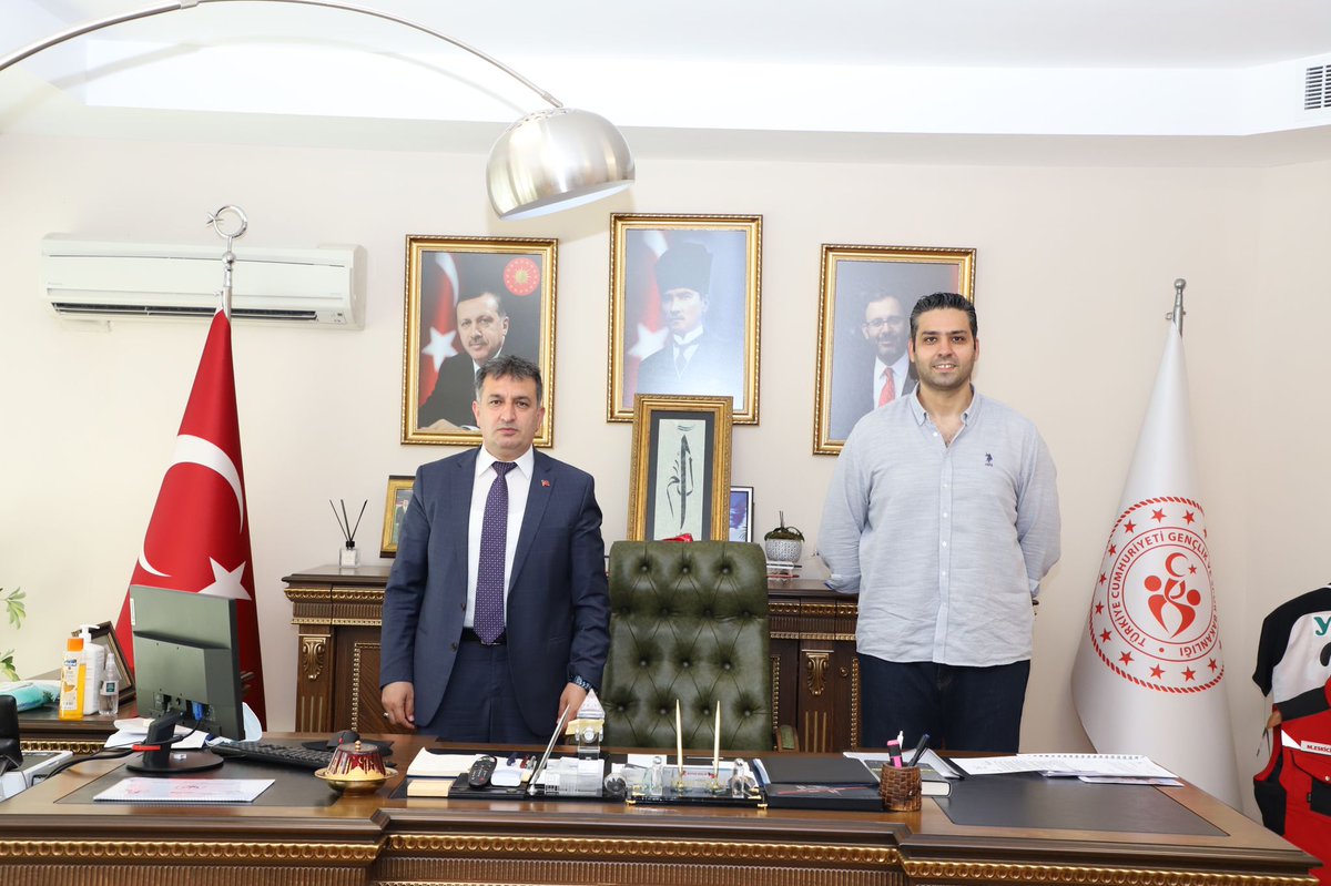 Bugün İzmir Gençlik ve Spor İl Müdürümüz Sayın Murat Eskici yi makamında ziyaret ettim. Göstermiş olduğu misafirperverlik ve içtenliğinden dolayı kendisine teşekkür ederim. 
<a href="/MuratEskici38/">Murat ESKİCİ</a>