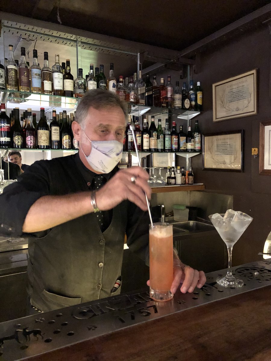 drinksbymarazzi's tweet image. Una entrevista que me debía.👇
Ariel Lombán: “La coctelería clásica es simple y previsible pero efectiva”
drinksbymarazzi.com/2021/05/ariel-…