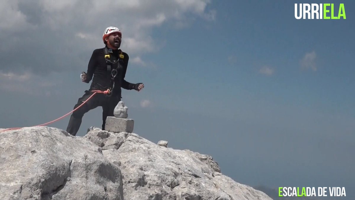 JuanMa_Moreno's tweet photo. Este es el grito de esperanza que ha dado hoy el cordobés Miguel Ángel Roldán en lo más alto del Naranjo de Bulnes para dar visibilidad a la ELA. Eres ejemplo de superación, @sacalenguaELA! A todas las administraciones nos queda para estar a la altura. Sigamos avanzando. https://t.co/oVpJhaI9z3