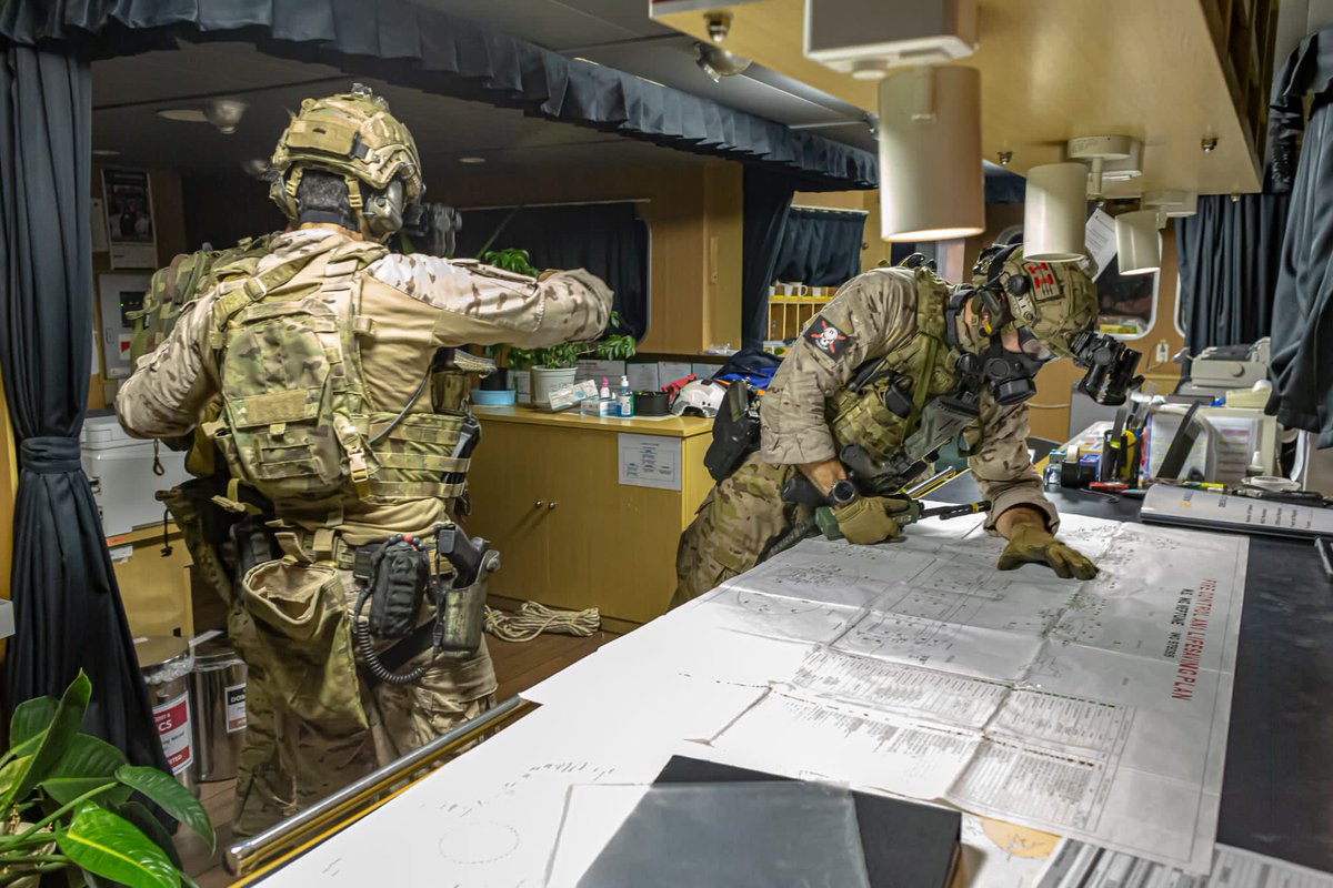 tacticalporn's tweet photo. 🇪🇸Naval Special Warfare operators during #MARSEC21.
📷: @MaciaVeas
#FGNE #Armada #SpecialForces #SOF #VBSS
#NSW #MCOE #SerenitasEtAudacia https://t.co/qUVbxswbrG
