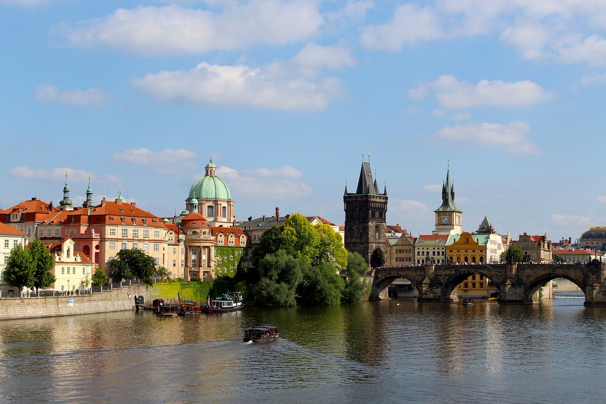 muchosviajes's tweet photo. RESERVAS: https://t.co/GZyD874isS
4 DÍAS EN PRAGA CON VISITA
Salidas desde:
Cualquier ciudad

El precio incluye:
Vuelos de ida y vuelta
3 noches en Praga
3 Desayunos
Visitas y entradas según itinerario
Traslado de llegada con asistencia
Traslado de salida https://t.co/P8ytFgEzuw