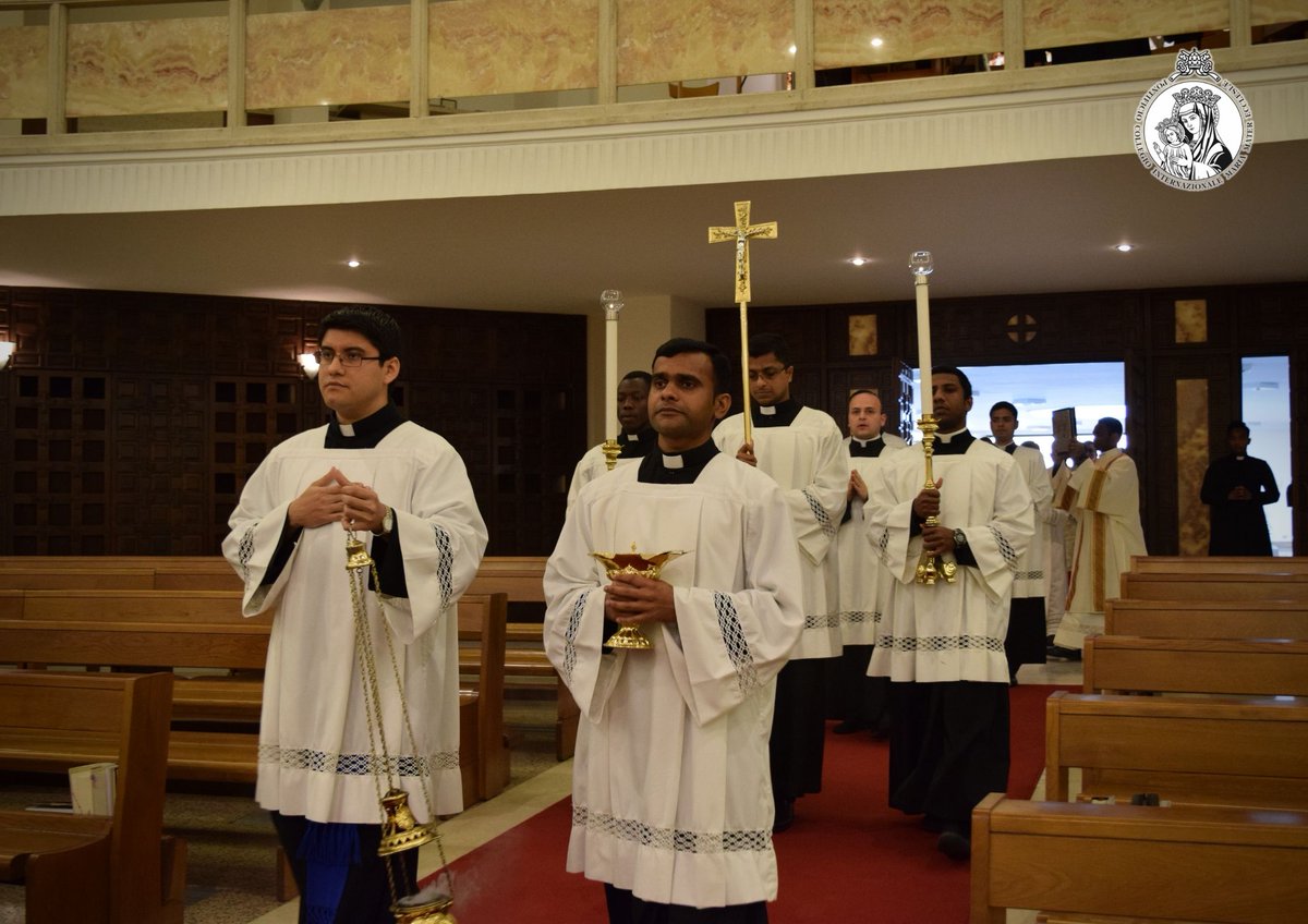 pcimmeroma's tweet photo. Festa della Visitazione della Beata Vergine Maria presieduta da S.E.R. Mons. Edgar Peña Parra, Sostituto della Segreteria di Stato Vaticano
«O Maria, che sei andata incontro a Zaccaria e Elisabetta, non smettere mai di venire incontro a noi» Amen https://t.co/ooh5UOJuxs