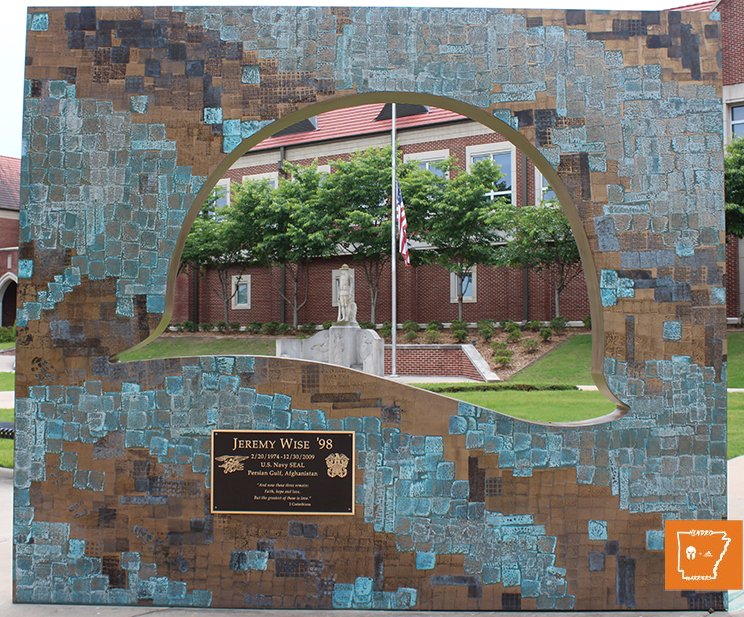 HendrixWarriors's tweet photo. Young-Wise Memorial Stadium and plaza were built as a memorial to three @hendrixcollege alumni who made the ultimate sacrifice in service to our country. 

Thank you to everyone who has served our nation. 🇺🇸

#MemorialDay | #WarriorUp https://t.co/2QOeEgGVbF
