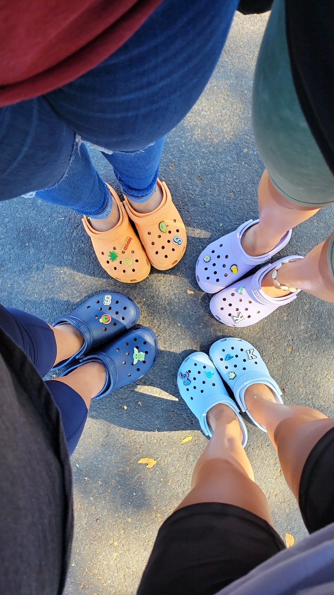 GMESY's tweet photo. We a crocs fam!! #crocs #colors #jibbtz #orange #babyblue #lavender #navy #Hawaii #vacay #maui2021 https://t.co/vIspTeC0Ls