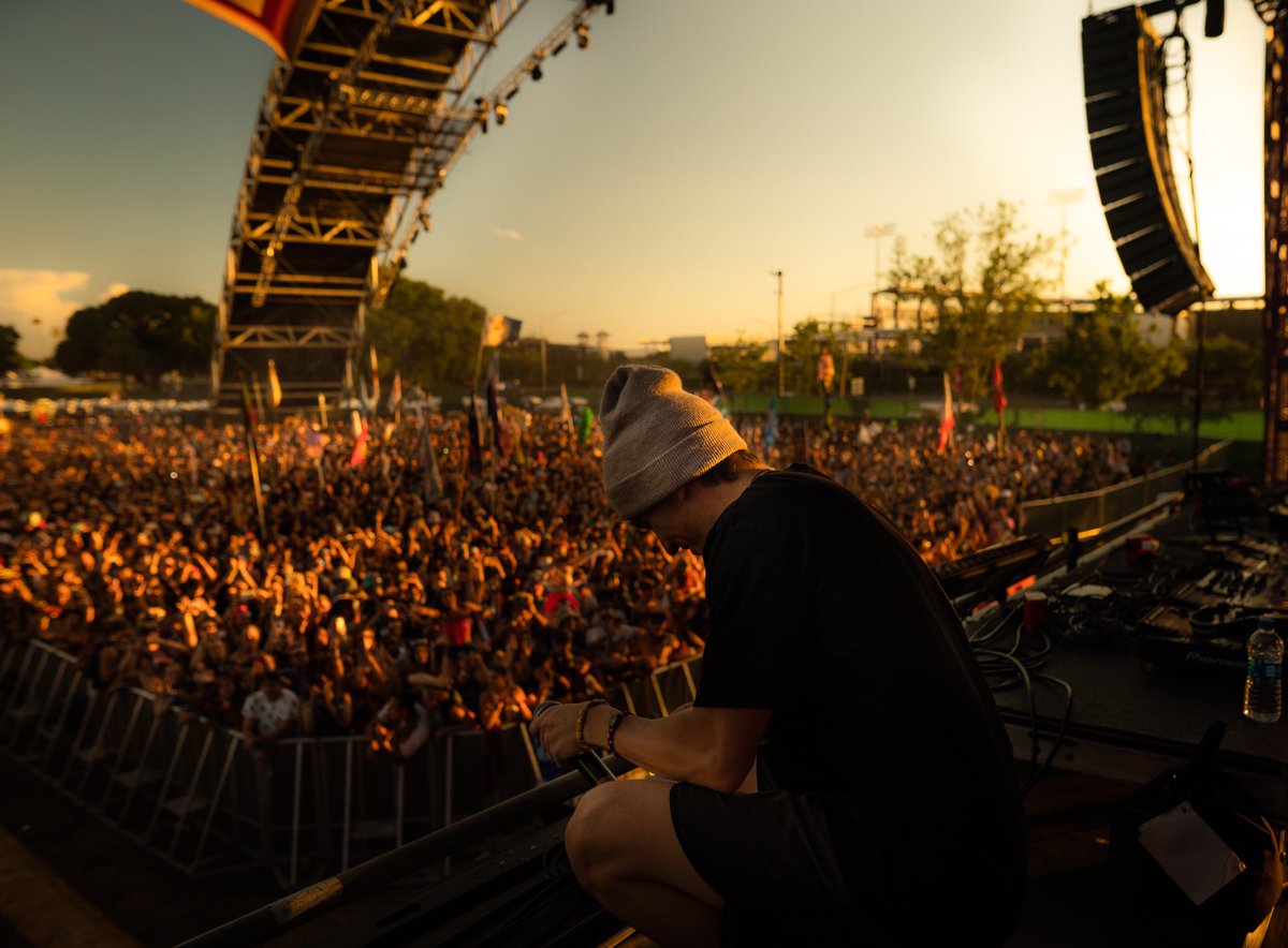 Yooo <a href="/SMFTampa/">Sunset Music Festival</a> that was so beautiful.  I can’t begin to express the amount of gratitude I have right now.  I did my best to take in every moment to appreciate all of u and the atmosphere we created together.  Thank u all so so so much for being there.  I’ll never forget it 😭💜🌅