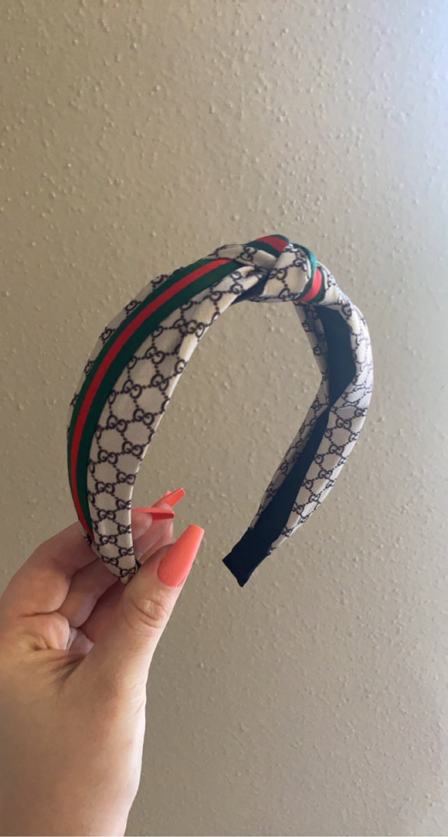 In love with these headbands!!!! 😍😍

I keep mine in my makeup bag for everyday use. 💄