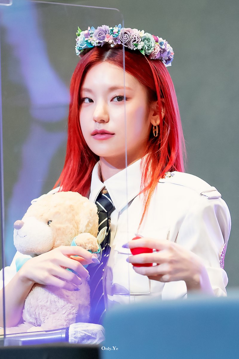 hourlyhwangyeji's tweet photo. #예지 ✘ #YEJI ✘ @ITZYofficial https://t.co/ufiffJMVmq