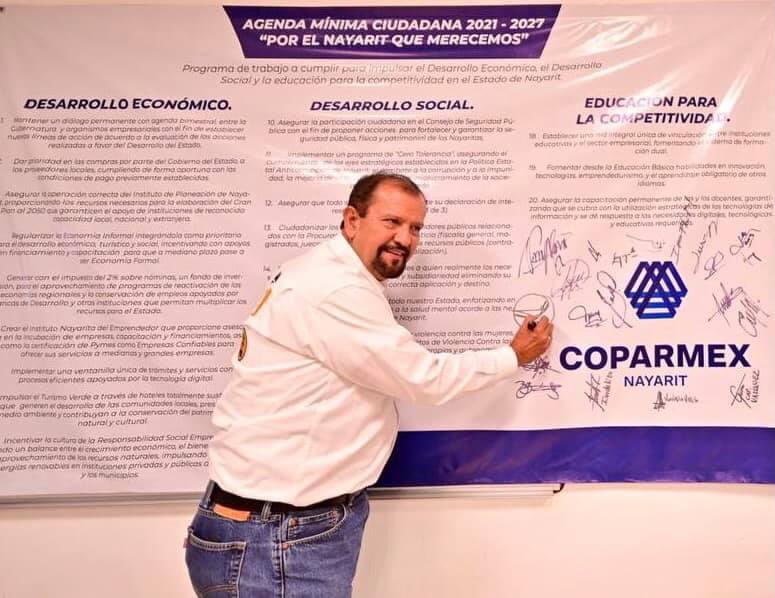 Hoy al firmar la “Agenda Mínima Ciudadana” me comprometo con la <a href="/COPARMEXNAYARIT/">COPARMEX NAYARIT</a> a seguir trabajando por el desarrollo económico, social y educativo de  México, y con mayor empeño por la estabilidad de #Nayarit.