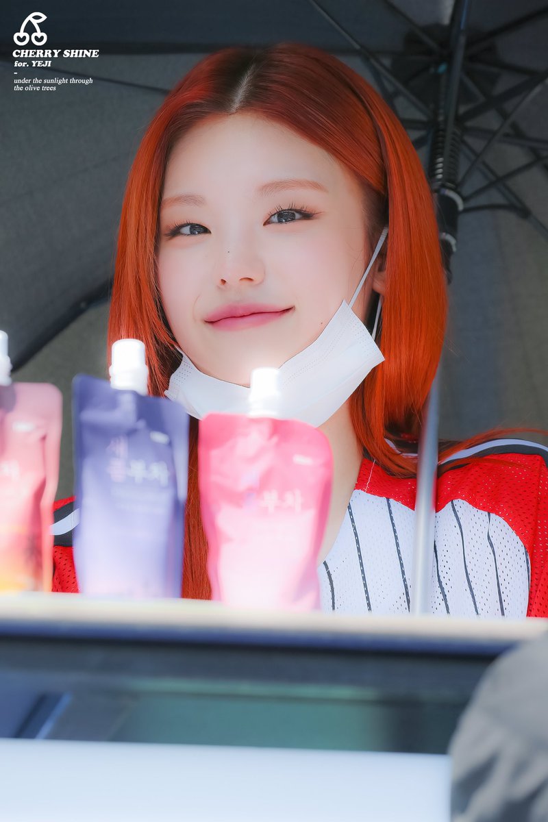 hourlyhwangyeji's tweet photo. #예지 ✘ #YEJI ✘ @ITZYofficial https://t.co/Q8C83agN2R