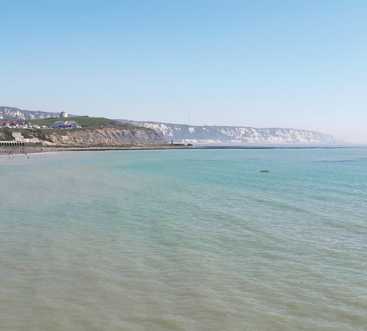 kelmason_'s tweet photo. A gorgeous view for coffee earlier today whilst discovering a new spot that is perfect for reading. I can't wait to go back and enjoy the view with my book 🤩🌞
#bookblogger #bookworm #lovetoread #booklover #blogger #reading #readingwithaview #seaside #lovethesmellofabook https://t.co/1pNiHJ6lcQ