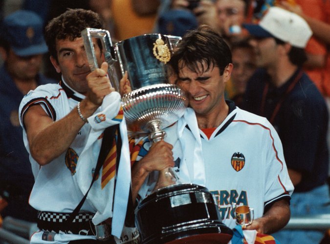 valenciacfArab's tweet photo. معًا سنعود أقوى 💪

#أمونت_فالنسيا
#JuntsAnemAMUNT
#PeopleVCF https://t.co/y22VzmQ4bO