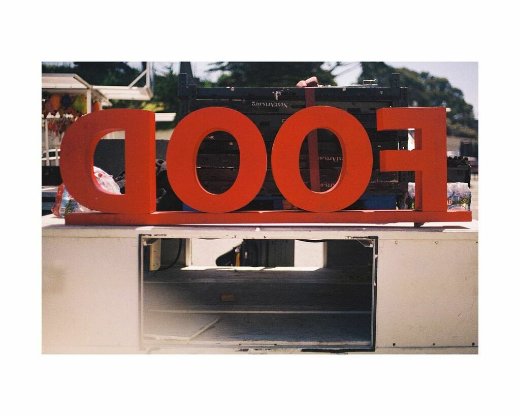 Doof, 2019
.
.
.
#food #sign #letters #red #filmphotography #35mm #35mmfilm #35mmphotography #35mmfilmphotography #35mmstreetphotography #kodak #canon #canonae1program #canonae1 #streetphotography #offthegrid #fortmason #sanfrancisco #sanfranciscofood instagr.am/p/CPjOTmiBJ0P/