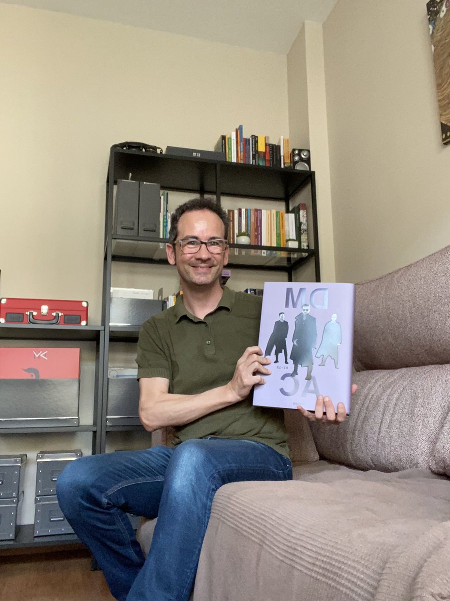 Xavier_L_M's tweet photo. Thanks @ACorbijn_News it's an outstanding work. Congratulations to @TASCHEN  for a very well accurate presentation (a fabric bag to keep it safe would've been top notch 😅) and of course to the Basildon boys @depechemode who have written the soundtrack of so many lives ❤️ https://t.co/TjzCiHYSim