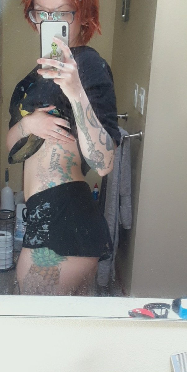 RileyRose9091's tweet photo. Sooo I'm on a fitness journey lol. I really wanna do right by my body, so I've started to work out and trying to eat better. I'm excited to see where this leads me😁
#fitnessjourney  #icandothis
#workingout https://t.co/G10UQUK2GK
