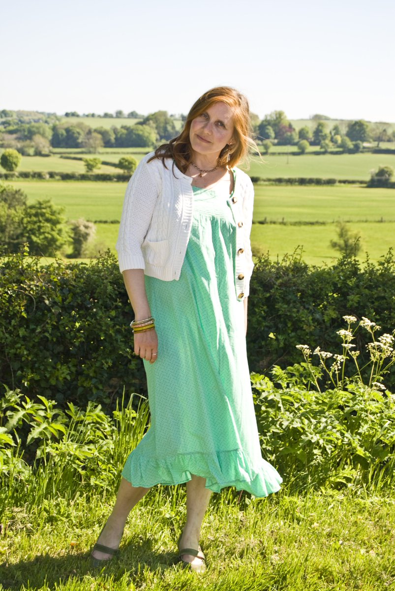 Janeairvintage's tweet photo. #JaneAir in a rare #peasantstyle #summervintagedress from the #70s in the #englishcountryside #cowparsley #hedgerow https://t.co/LtQ9oZ7KTk