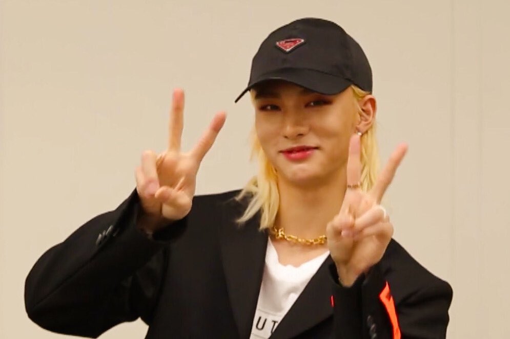 HWHJPICS's tweet image. the cutest photo sequence of hyunjin