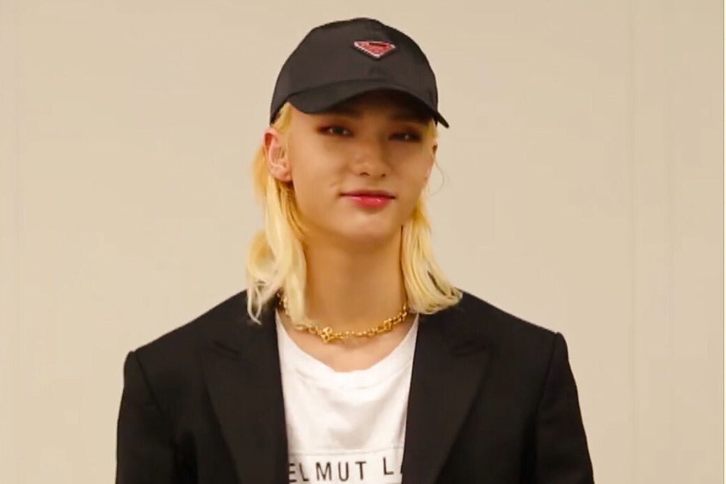 HWHJPICS's tweet image. the cutest photo sequence of hyunjin