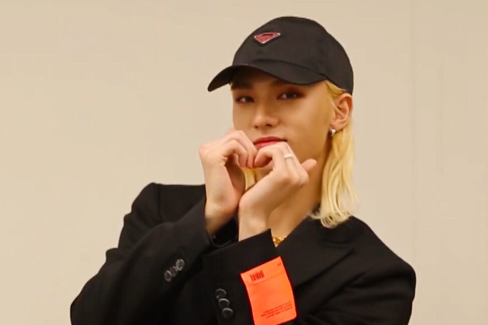 HWHJPICS's tweet image. the cutest photo sequence of hyunjin