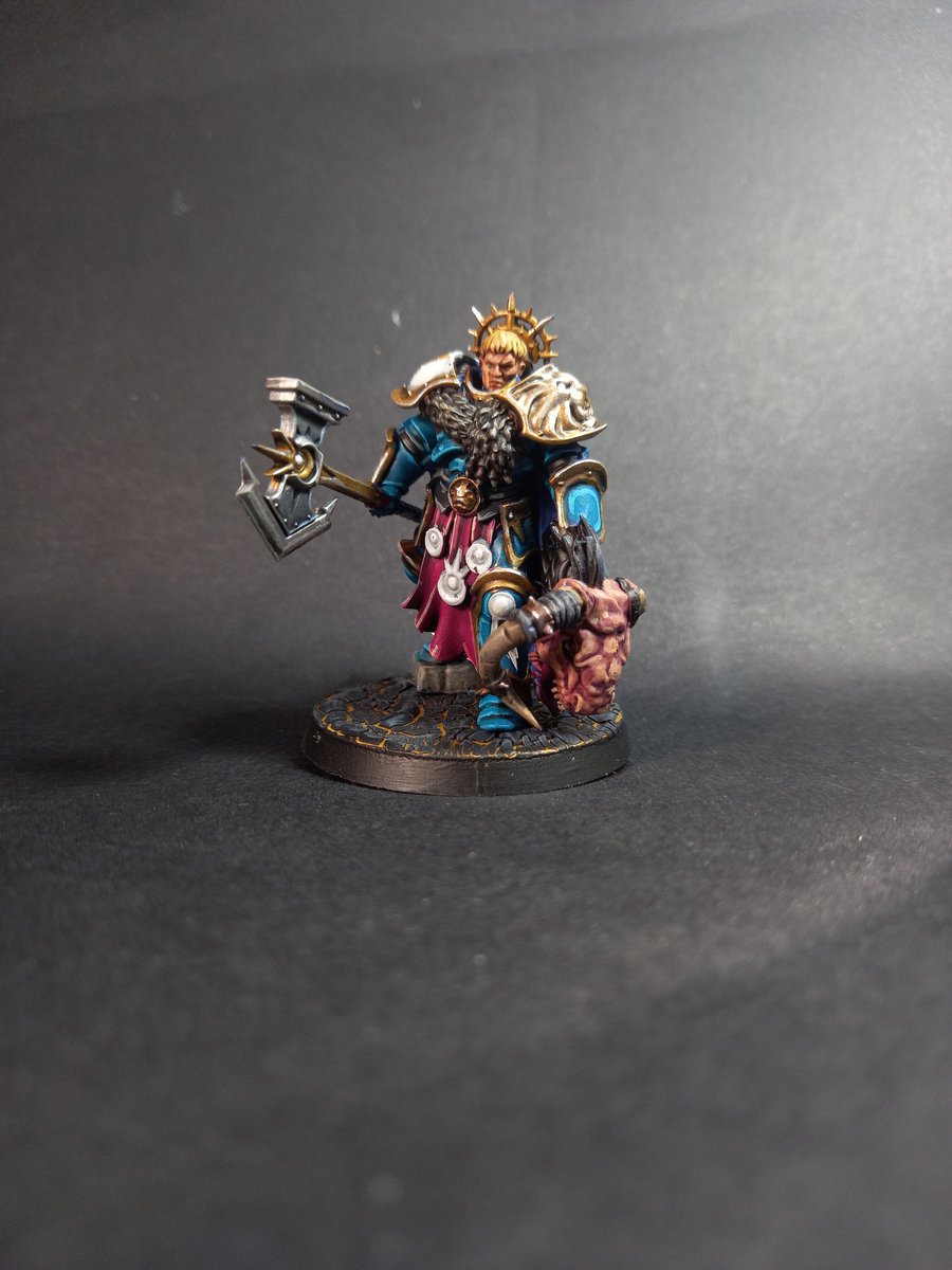 dylanjw162's tweet photo. With uni assignments finished and handed in, managed to paint Sylas Beastbane for a local 24 hour painting competition #WarhammerCommunity #NewAoS #stormcast https://t.co/VLNN5szyxe