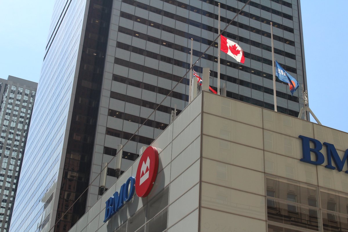 BMO's tweet photo. Today BMO lowers its flags to honour the 215 children whose lives were taken at the former Kamloops Indian Residential School on Tk'emlúps te Secwépemc First Nation territory; the Indigenous children who never made it home, the survivors and their families. https://t.co/p00beyLrio
