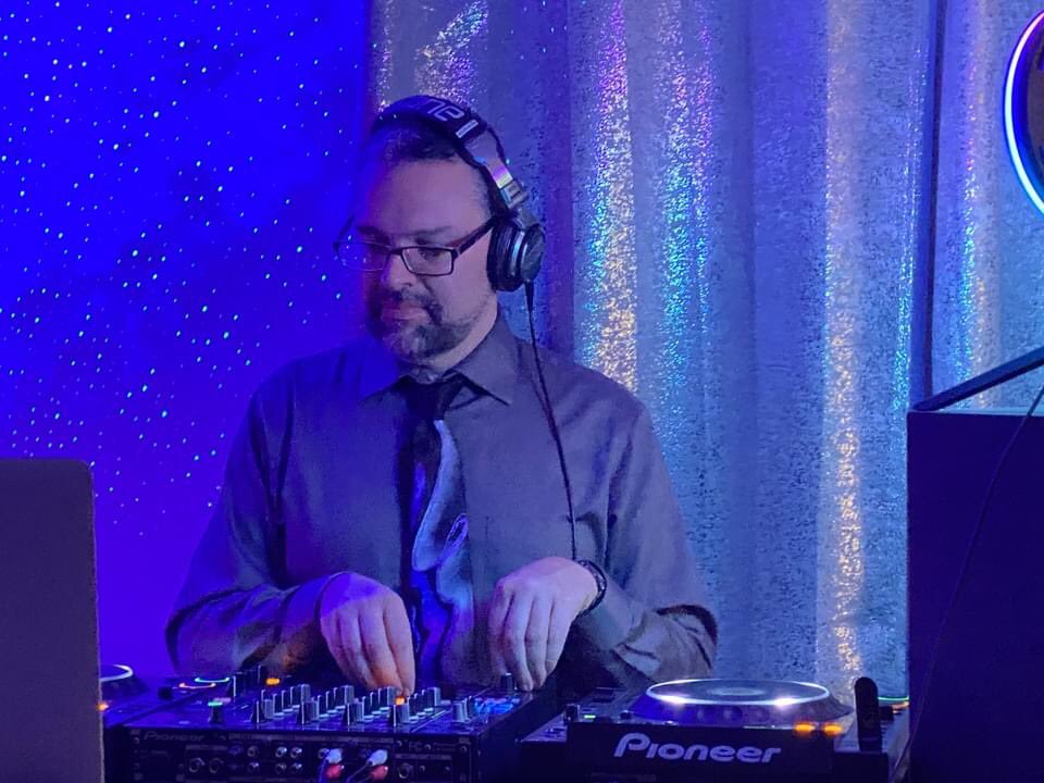 Here are a couple shots from the home broadcast for 100ProofCrew's "Trancespotting" show this month! This was an awesome time; I've really been enjoying dabbling in more genres I haven't touched in years and evolving to take people on different journeys.