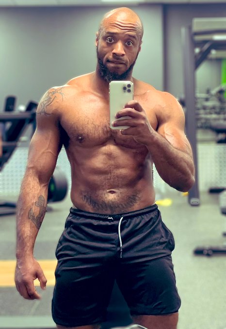 Happy Monday all you beautiful people. ? https://t.co/65NK3fxYQf