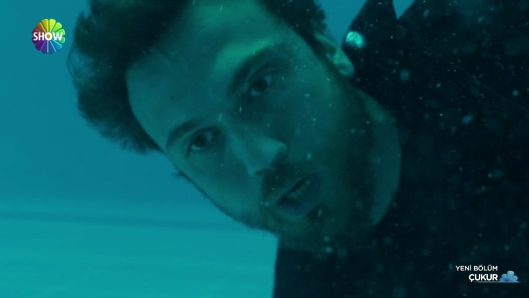 Yamaç'ın çok sevdiği karisi efsun ve kızı masal var keşke ölüme giderken  senaristler bir miktar onları da hatırlatsaydı. Tamam o kişiyi hatırlasın ama çok fazla oldu bu adamın kızı ve karısı da var ya hani ???

#Çukurson2 #Çukur #Efyam