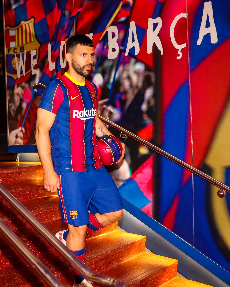FCBarcelona's tweet photo. 𝘉𝘰𝘯 𝘥𝘪𝘢, 𝘊𝘶𝘭𝘦𝘳𝘴 !
💪🟦🟥 #KunCuler https://t.co/EaPjWxPGLD
