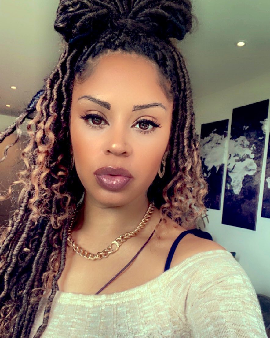 TALIE_A_EMPRESS's tweet photo. Chillin at home https://t.co/YusMBJMDCw