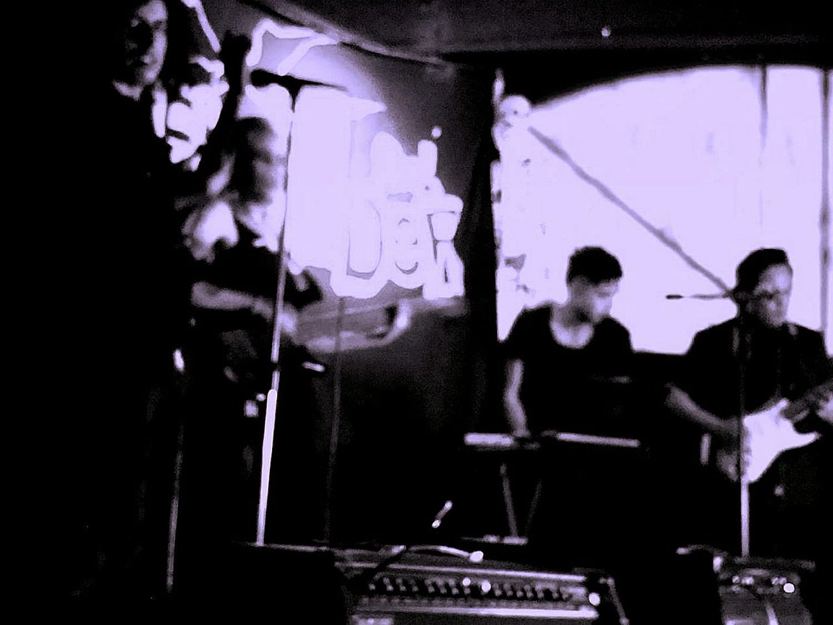 popdropband's tweet photo. 👁‍🗨 MIRA! Más de POPDROP en @El_Under_Club 🖤⚡️
Poco a poco las actividades culturales en la ciudad se van normalizando, por lo que ahora que dimos nuestro 1er show en esta nueva era: seguro nos encontramos pronto por ahí.
#PostPunkBand #LiveShow #CulturaUnder #PostCovidConcerts https://t.co/29hzWdkDGT
