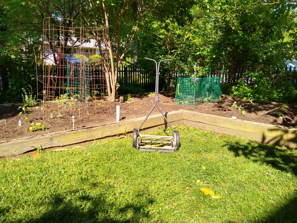 laubach_mark's tweet image. Workout of the day. 
Plants in and grass cut. #pushmower