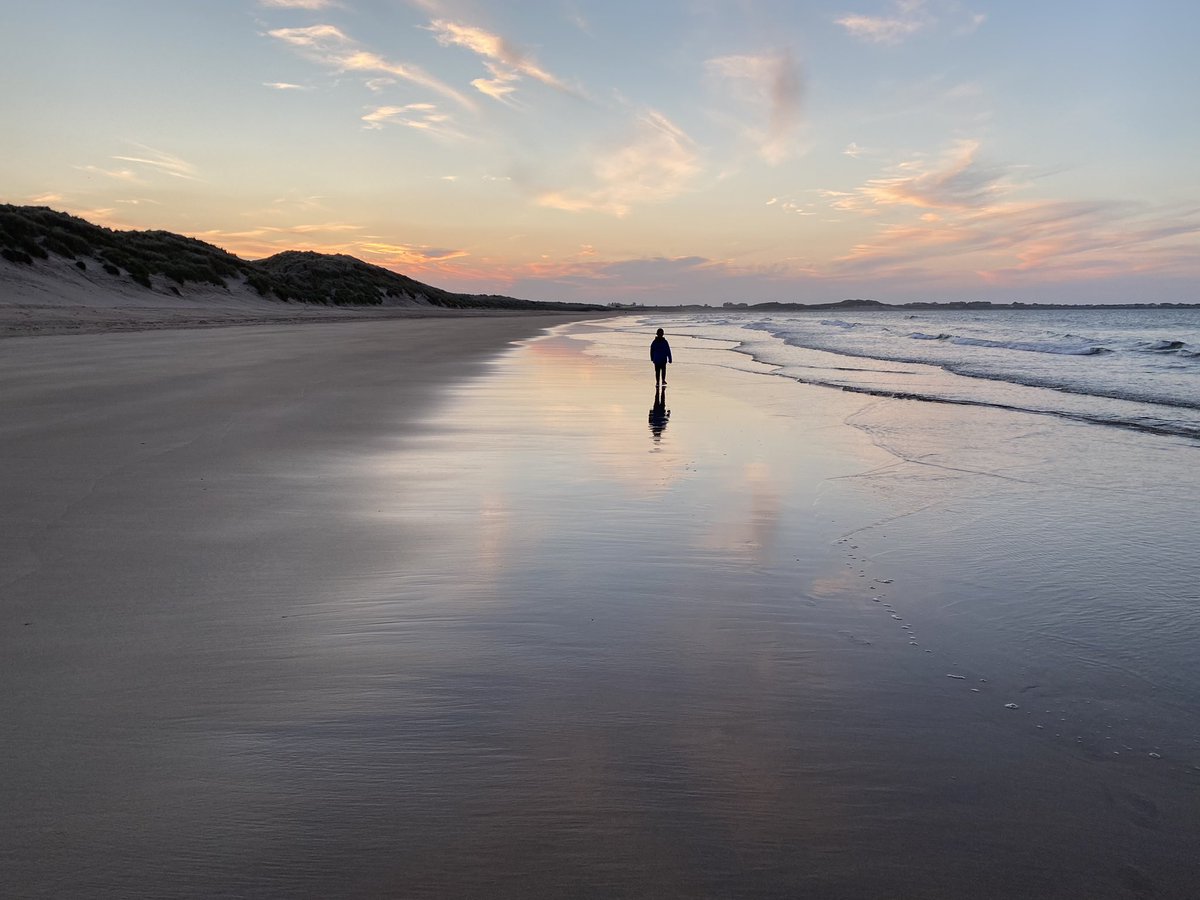 Richyalc's tweet photo. #Son #LowNewton #Beach #Sunset #Northumberland #northumberlandday #Family #Touchtight https://t.co/OVm1HG1Osp