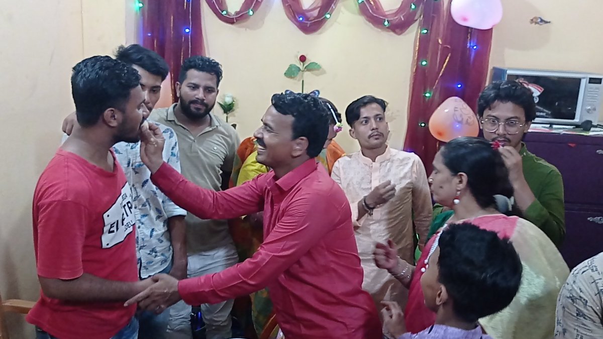 mashuk_sm's tweet photo. #আলহামদুলিল্লাহ 

আজ আমার বড় আপুর মেয়ের মেহেদী সন্ধ্যা অনুষ্ঠানে সবাই মিলে খুভ আনন্দ করলাম...!!! https://t.co/eKPKzreMbS