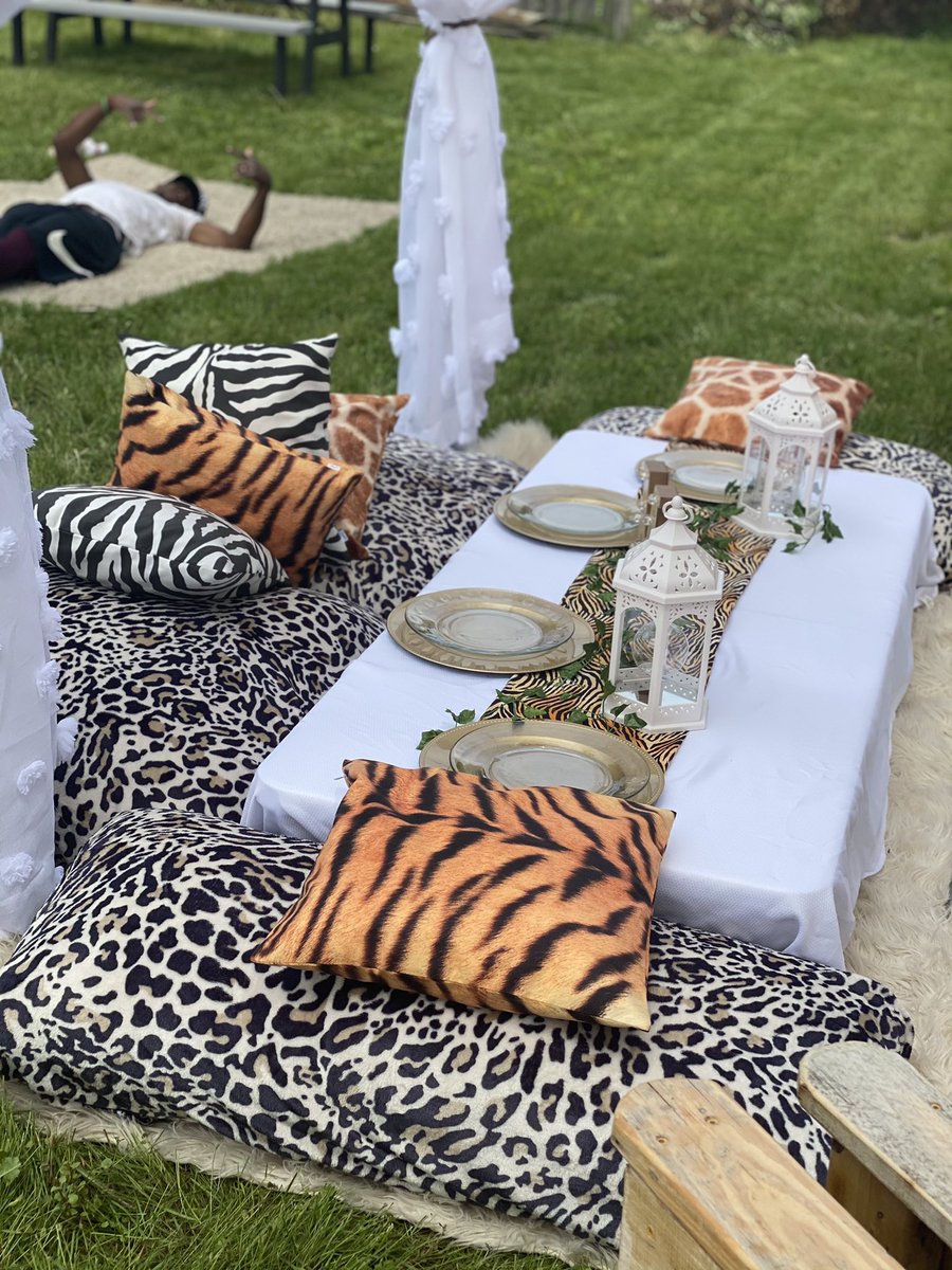 ShareeseUlis's tweet photo. Soft Sample:
Family Picnics.
Picnic Parties.
Girls Brunch
We got you!
#slumberessentials https://t.co/4ArxYPmfAC