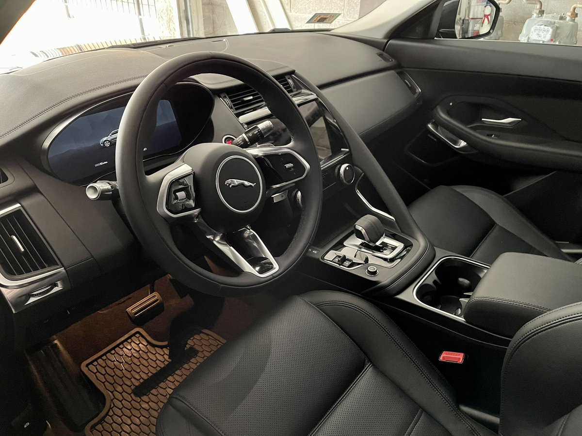 trendytrainer23's tweet image. New whip 🔥 @JaguarUSA #jaguar #jaguarepace
