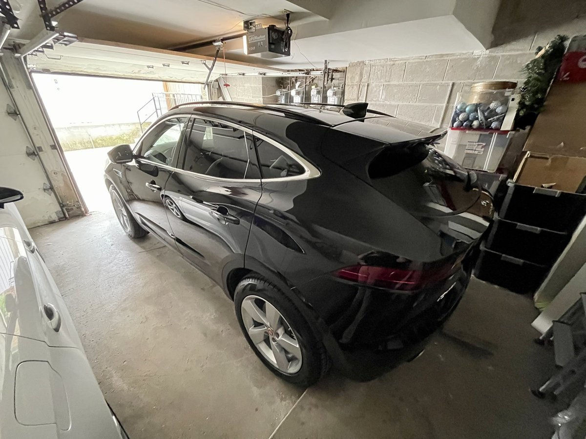 trendytrainer23's tweet image. New whip 🔥 @JaguarUSA #jaguar #jaguarepace