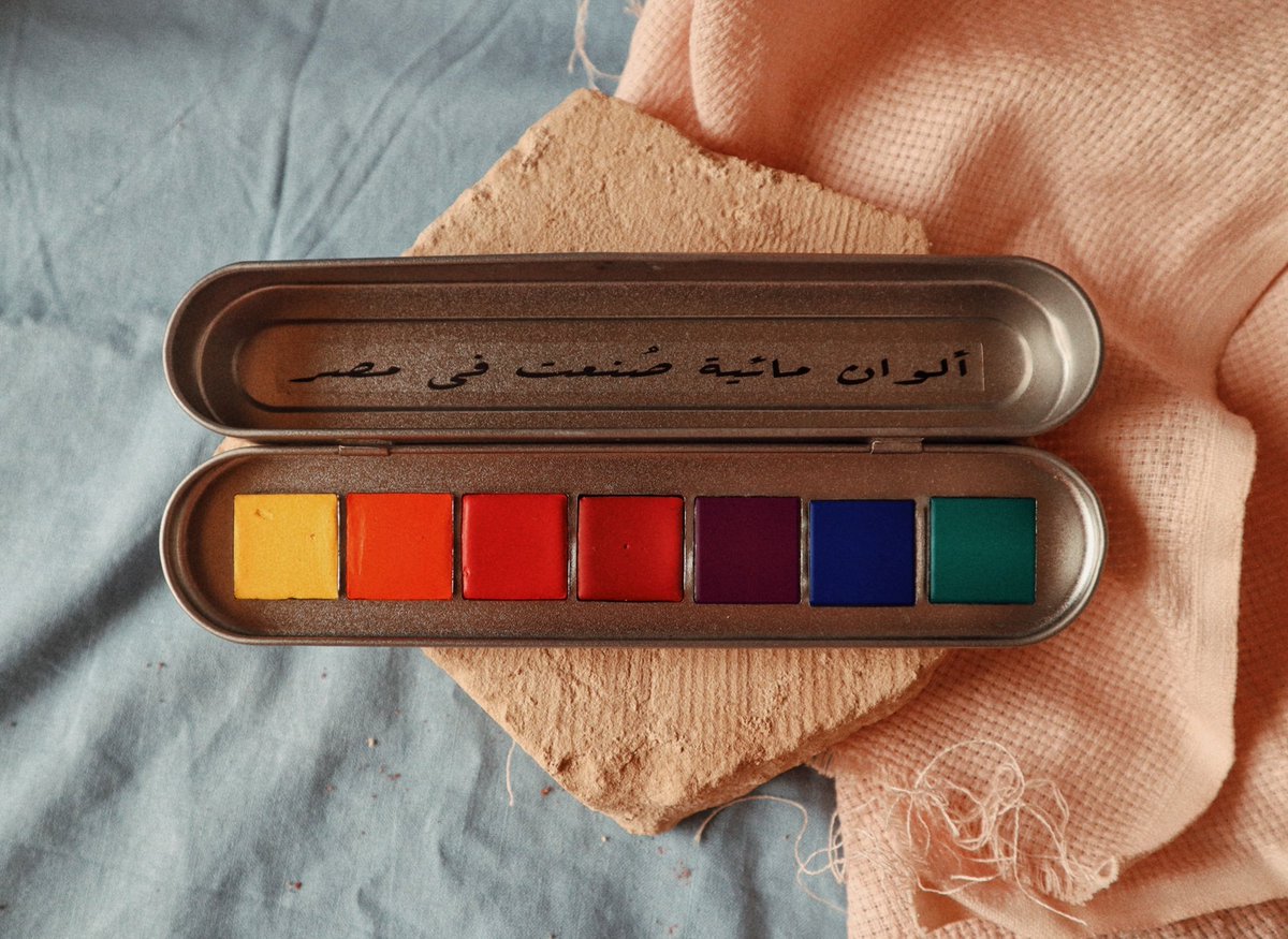 artnajla's tweet photo. أنا عملت أكتر حاجة بحبها، عملت ألوان مائية وألوان ميتاليك، *بعملهم في البيت مش في مصنع*..
ومبسوطة بكل باليت بتروح لفنان/ة وهتبقى جزء من لوحة ولها حكاية، ومبسوطة بكل باليت عملتها ومكتوب عليها "صُنع في مصر" https://t.co/qMEq2zcvt2