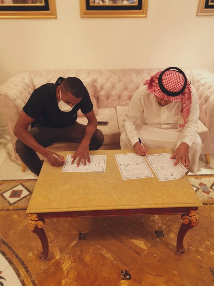 اشكر إدارة الأستاذ خالد البلطان 
على ثقتها فيني من أجل تمثيل نادي الليوث 
ورسالتي لجماهير #الشباب عدت لبيتي الأول
من أجل خدمة هذا الكيان مع زملائي اللاعبين
لكي يتم إسعادكم وخدمة هذا الشعار الكبير 

لا تحرموني من دعواتكم 🤍🖤
