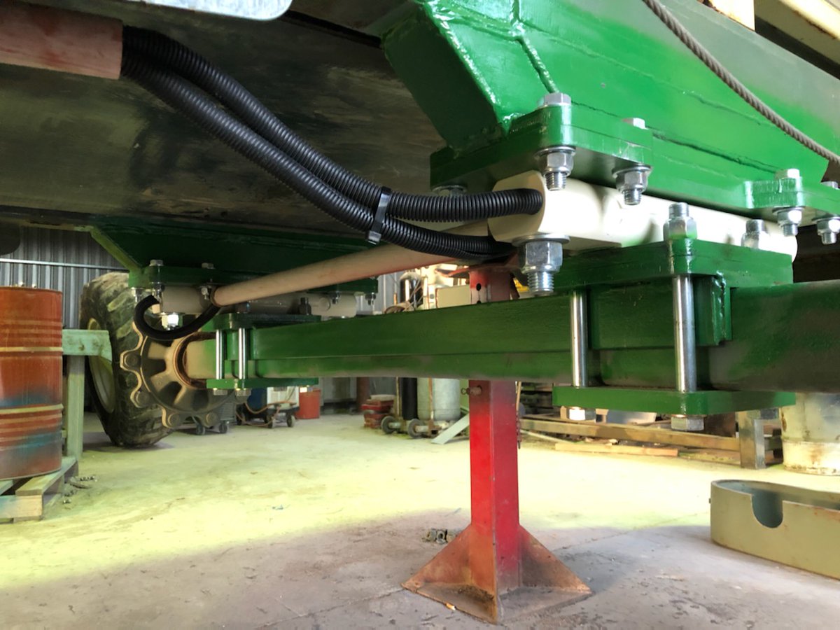 HawkEngineering's tweet photo. Marshall 960T-L Spreader Scale Kit recently delivered to Langhorne Creek SA, 20T axle rating, 7T hitch rating. Custom step down hitch. #SpreaderScaleKit https://t.co/xDkDsqEjPg