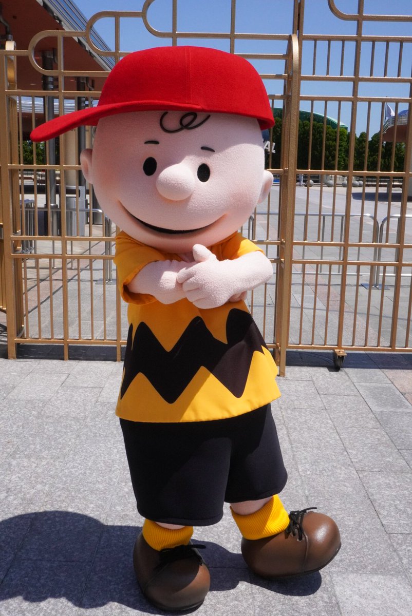 しらたま ユニバ大好き S Tweet スヌーピーとチャーリーブラウンに 会えました ちなみにこの休園の間何してたかチャーリーブラウンに聞いたところ 寝てたそうです 寝てる最中にスヌーピーがドア叩いて起こしてくると嘆いてました ユニバ Usj Usjファン