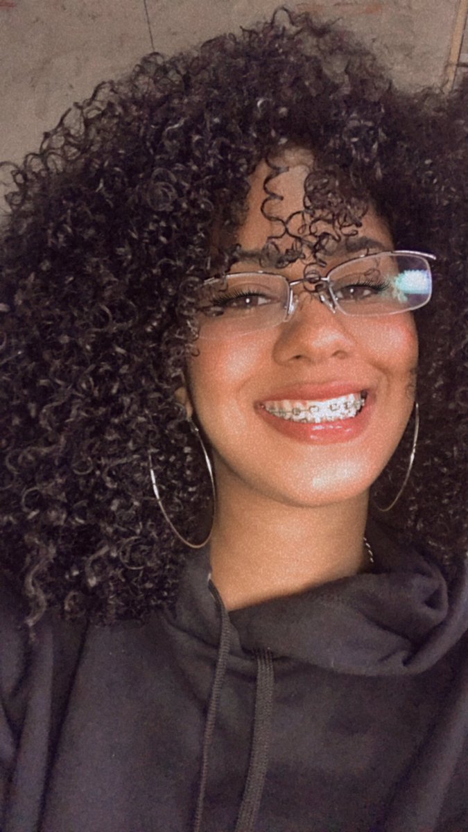 llahryssa's tweet photo. sorriso colgata https://t.co/Ah1Nb1sVGE